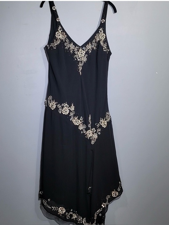 R & M Richards Dresses & Skirts - R & M Richards Black Midi Dress with Cream Floral Embroidery